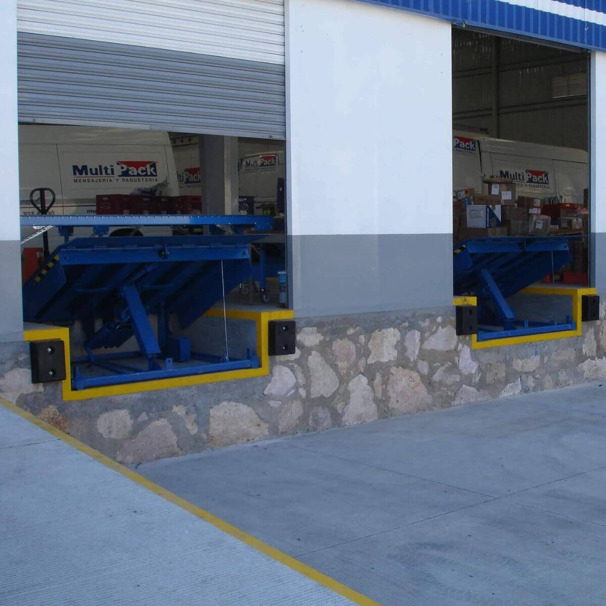 Lubricación de rampas hidráulicas niveladoras en andenes de carga Rampas hidráulicas niveladoras